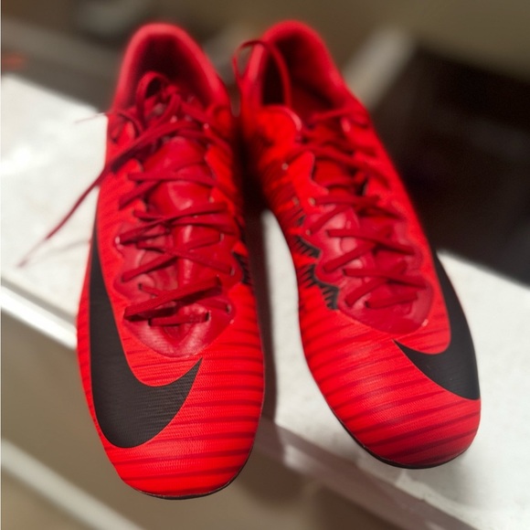 Nike Mercurial Red and Black Cleats - Picture 2 of 5